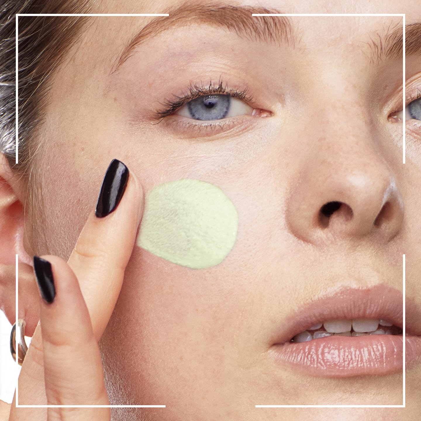 Prime Lab 24h Redness Eraser wird auf die Haut aufgetragen